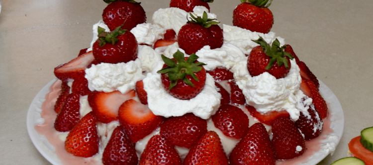 Swedish midsummer strawberry cake recipe